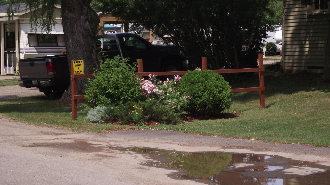 Orchard Queen Motel & Rv Park Middleton Bagian luar foto